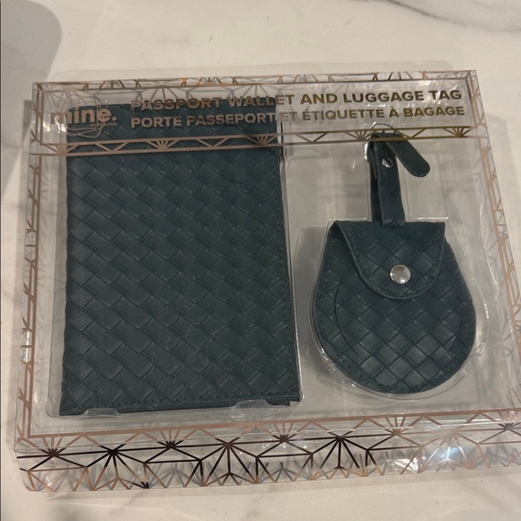 mine Other - Mine. Passport Wallet and Luggage Tag Set in Dark Green